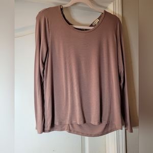 Long sleeve mauve color blouse with cute back cut out, Like New
